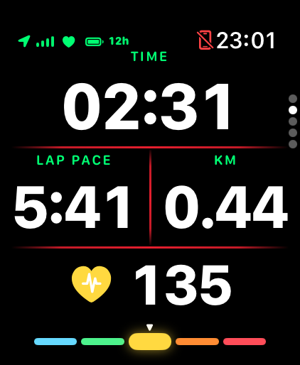 RunToMax run screen on Apple Watch with live HR-zone bar, lap pace, and big data fields